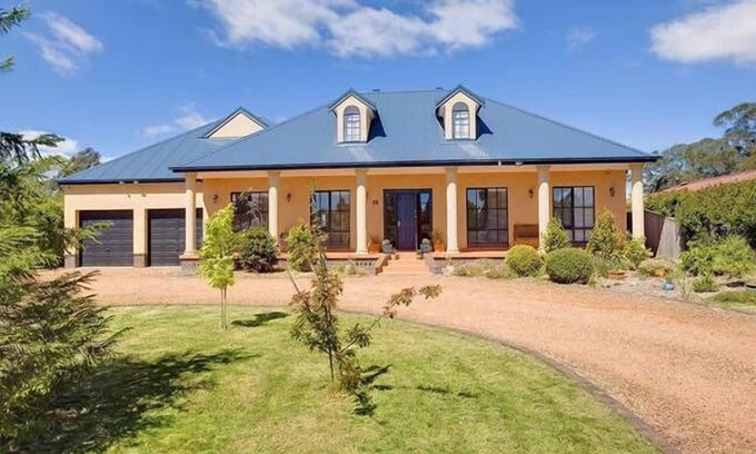 East Bowral House | Stately Bowral Designer Home