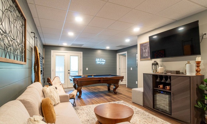 Helen House | Stay 3 nights Get 4th Night FREE thru Dec 2024-Hot Tub & Pool Table