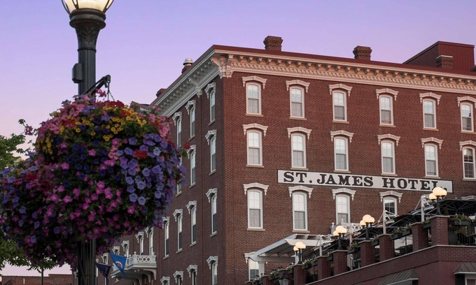 Red Wing House | Stay Among Breathtaking Bluffs Along the Mississippi River in Historic Red Wing