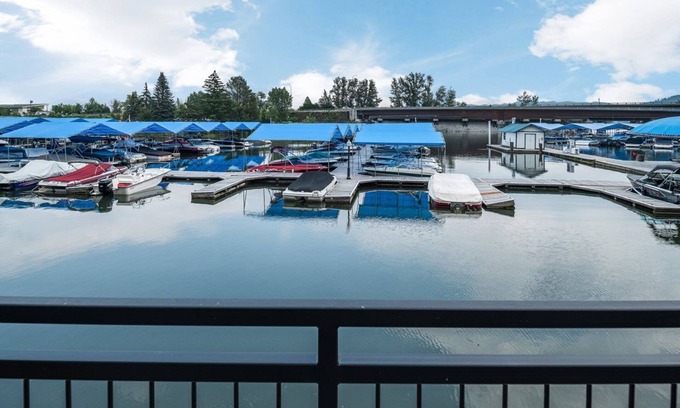 Sandpoint Condo | Stay and Play Downtown | Sandcreek Lofts Overlooks Marina