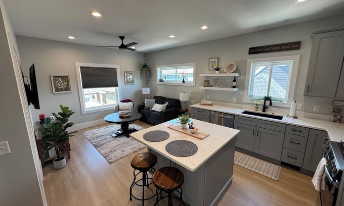 Downtown Chattanooga Apartment | Stay and play in this modern stylish Southside Chattanooga apartment