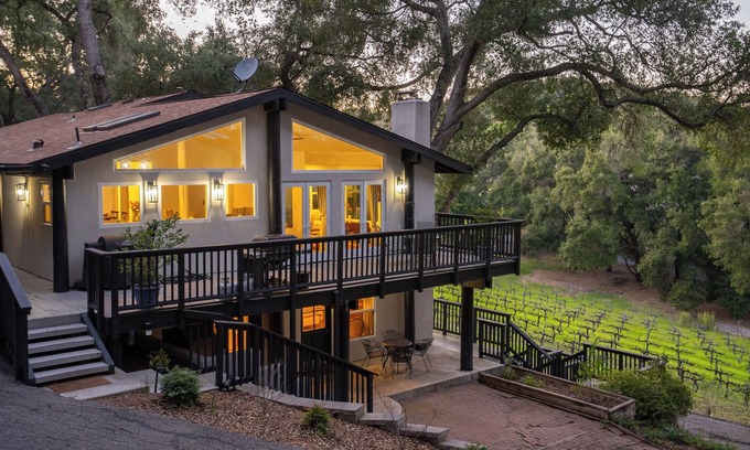 Paso Robles House | Stay at a Tree House Vineyard Property in the Heart of Westside Wine Country