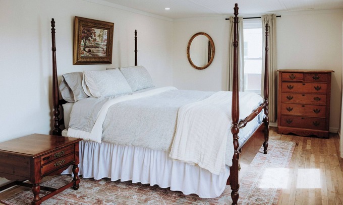Woodbury Apartment | Stay at Cannon Street Loft—your cozy HQ on the Square in downtown Woodbury!