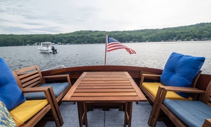 Alton Bay Boat Rental | Stay at The Oasis on Alton Bay!