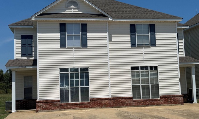 Starkville House | Stay at the Starkvegas townhome! Home away from Home! Gated community