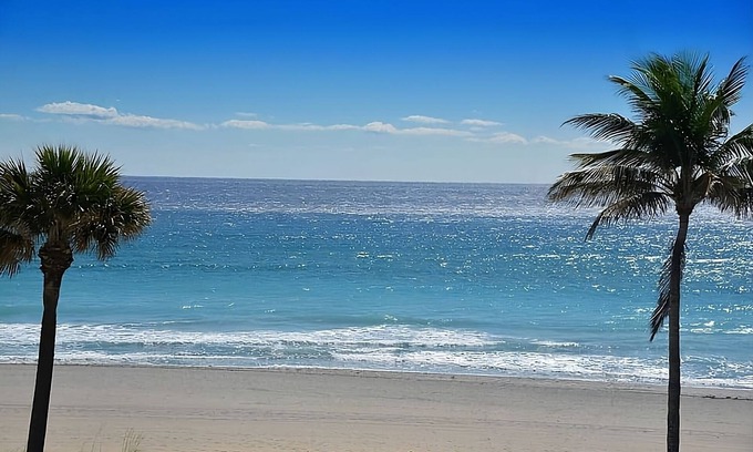 Boca Raton Apartment | Stay Close to Boca Raton Beach! Pet-friendly Accommodation, Free Parking, Pool!