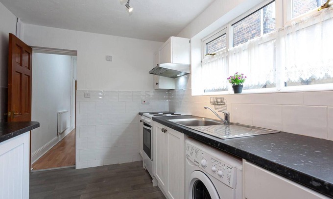 Hanley House | Stay Comfortable-city Centre-spacious 4 Bed House!