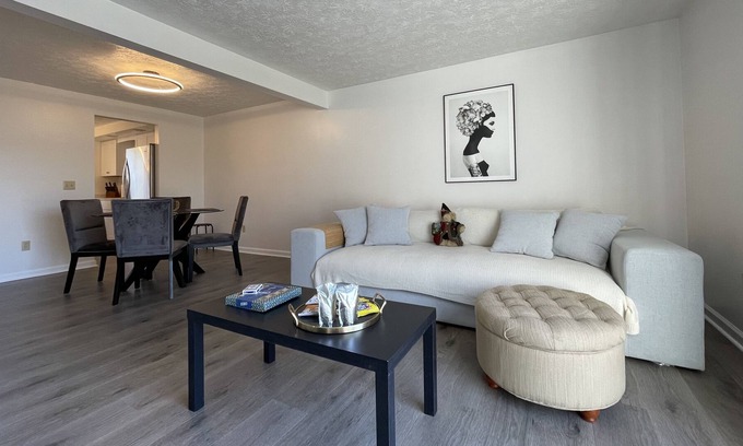 Fairport House | Stay comfortably with the whole family, in a quiet and safe neighborhood