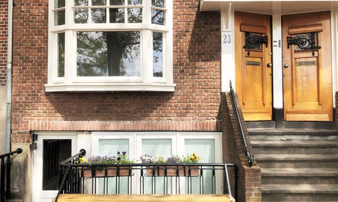 Oostelijke Eilanden en Kadijken Bed & Breakfast | Stay completely private in our centrally located 18th century house