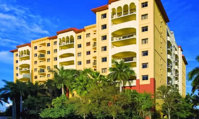 Pompano Beach Resort | Stay Here & You'll Leave an Aquaholic!
