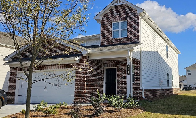 Loganville House | Stay in a cozy brand new 5BR home