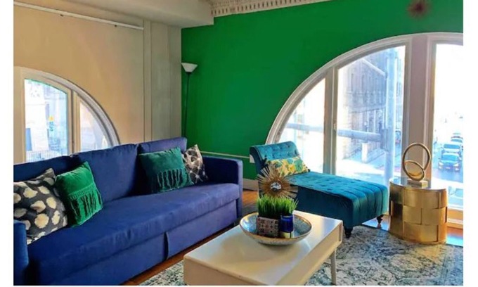 Inner Harbor Condo | Stay in Downtowns 1st Skyscraper w/ Pool table & Gym