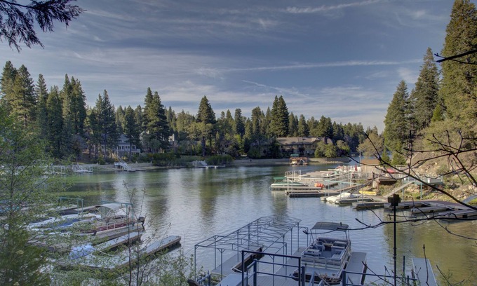 Blue Jay House | Stay In Lakefront Gem Once Owned By World Famous Celebrity Dick Clark