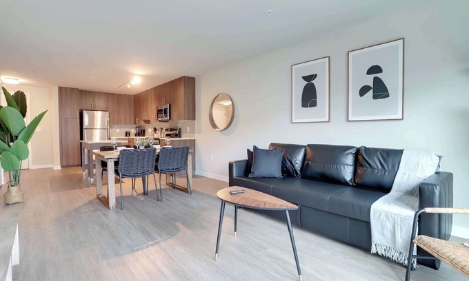 Jefferson Manor Apartment | Stay in Style: Comfortable Apt w Premier Amenities