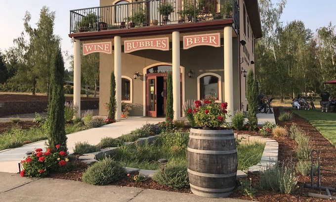 Dundee Condo | Stay In The Heart Of Wine Country.