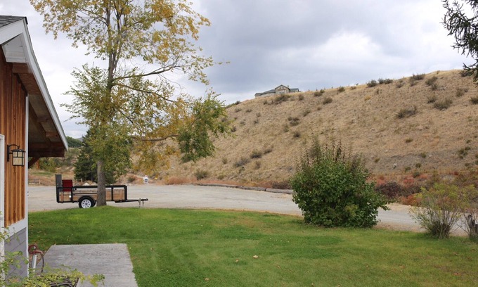 Manson House | Stay in the Middle of the Tadasana Vineyard Estate in Manson, WA.