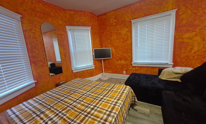 Silver Strand Apartment | Stay in Venice
