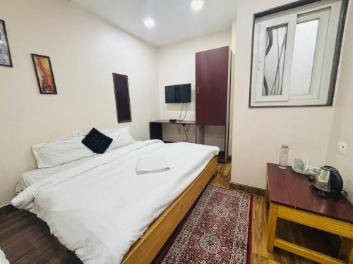 Varanasi Hotel | Stay Inn Kailasha - Lift,Parking,Kitchen and all modern facilities