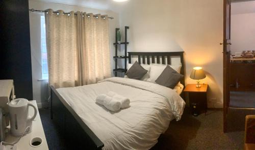 Eccles House | Stay Inn M30