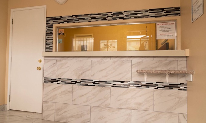 Civic Center Hotel | Stay inn suite
