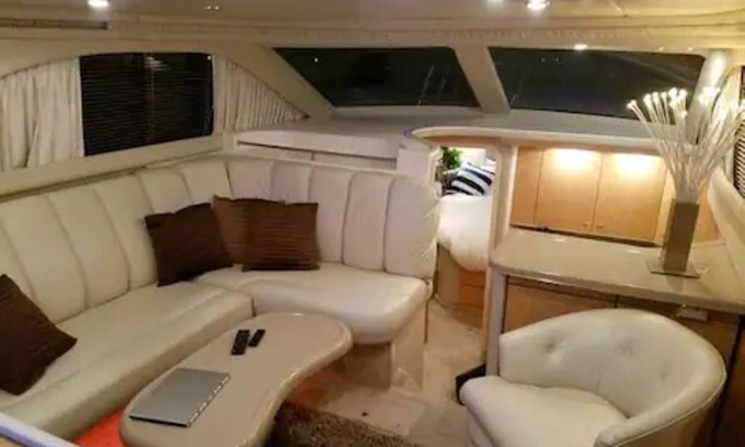Old City Boat Rental | Stay Like A Boss: on a Heated Two Bedroom Yacht in Center City with Free Parking