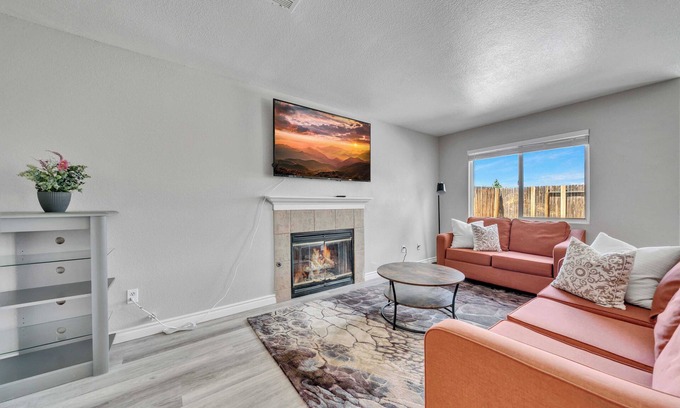 Victorville House | Stay Longer with Flexibility｜Family & Pets Approved｜Lush Backyard #42111