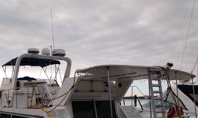 Niceville Boat Rental | Stay on a 50 foot houseboat for the adventure of a lifetime!
