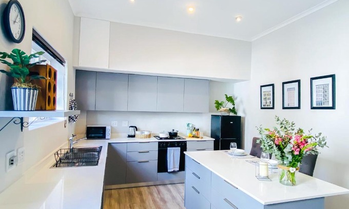 Paarl Apartment | Stay on Main, Family Apartment
