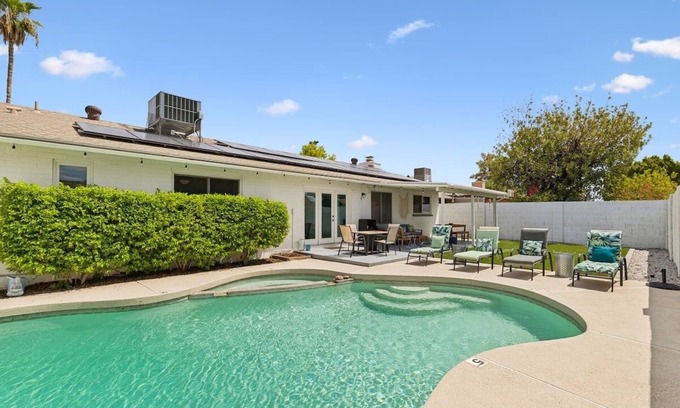 Tempe House | Stay on Sesame- Heated Pool & Spa 3BR Fall Ready