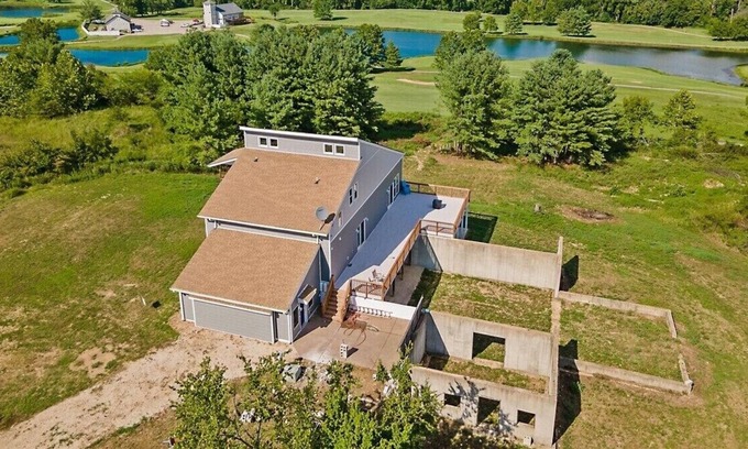 Linn Creek House | Stay & Play Golf Resort or Bachelor/Bachelorette Destination