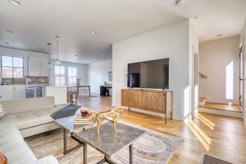 North Tabor House | Stay Portland - Custom North Tabor Farmhouse - Gym & Kitchen