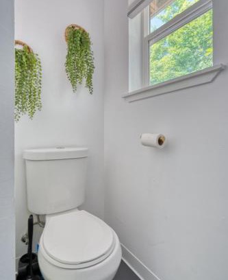 Ashcreek Apartment | Stay Portland - Forest Studio Oasis - Mile from Multnomah Village