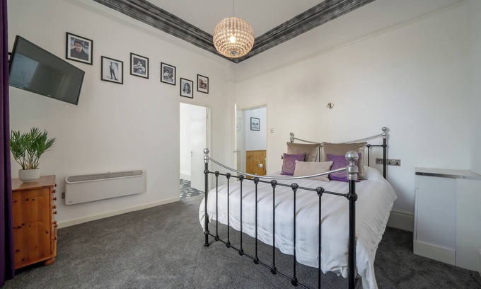 West Derby Apartment | Stay where it all began for The Beatles!