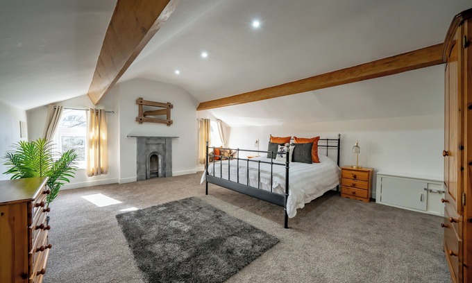 West Derby Apartment | Stay where it all began for The Beatles!