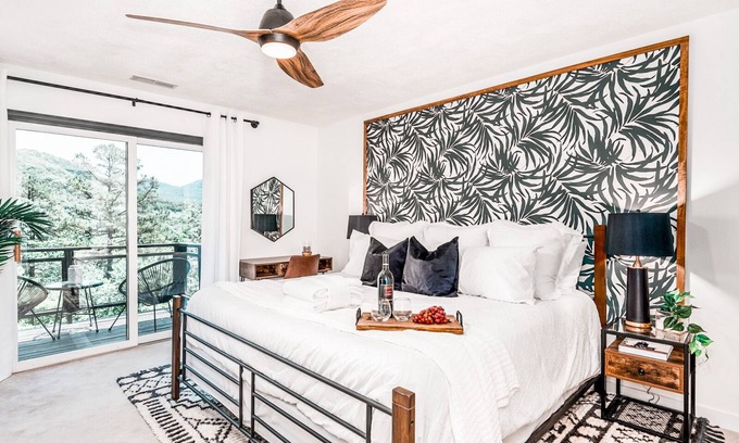 Vein Mountain Cabin | Stay Wild - Luxury Modern Cabin with Hot tub, Views & Pet Friendly!