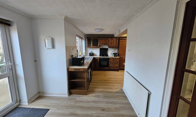 Windsor House | Stay,work, Relax Ideal for Crews and Long Stays