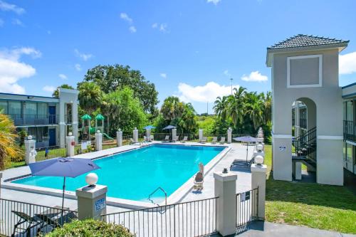 Lakeland Hotel | Stayable Lakeland