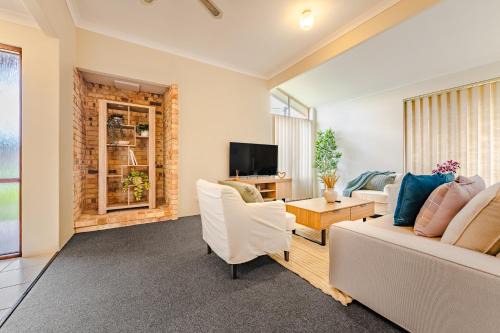 Seville Grove House | StayAU 4BR Family Retreat with Garden Near Perth