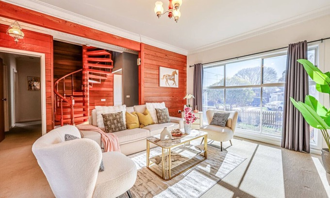 Wendouree House | StayAU Private Two-Storey 6 Beds House Wendouree