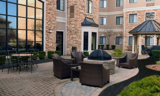 West Chester Hotel | Staybridge Suites Cincinnati North by IHG