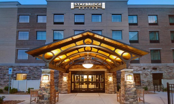 Sterling Heights Hotel | Staybridge Suites Sterling Heights - Detroit by IHG