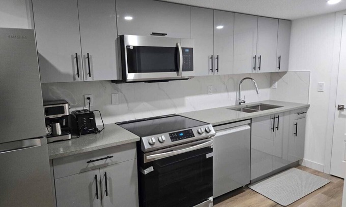 Southwest Edmonton House | Staycation@3179