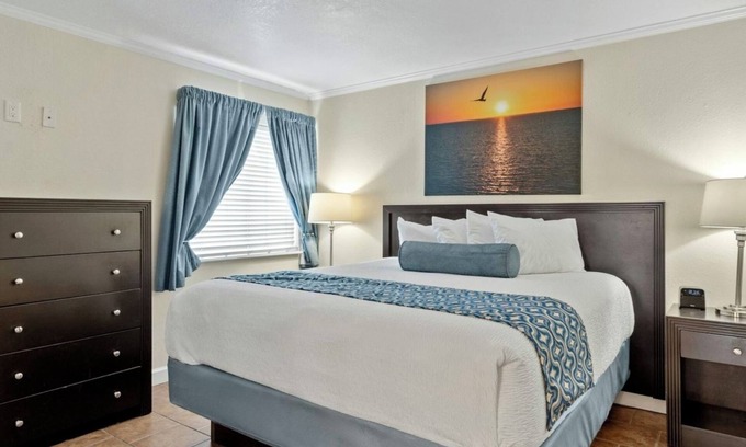 Rocky Point Hotel | Staycation w/Bay View! Kitchen + Balcony | Perfect for Family & Friends