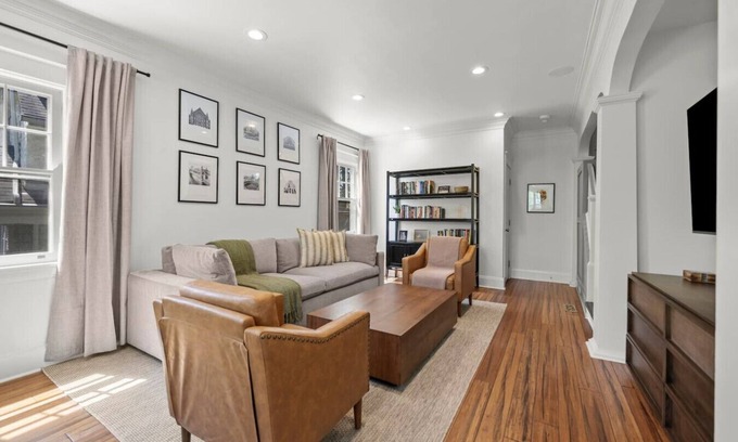 Hyde Park House | StayCedar&Serenity | Hyde Park
