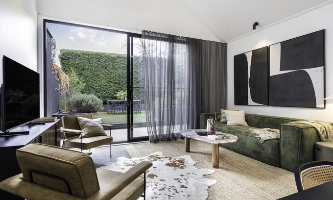 Elwood House | StayCentral - Poets Corner in Elwood - Burns St, Elwood, VIC - 4 Bedrooms, 4 Beds, 2 Bathrooms, Street parking available (none allocated).