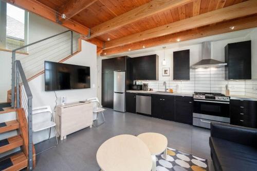 Belmont House | #StayinMyDistrict Buckman Open Loft-Style Townhome