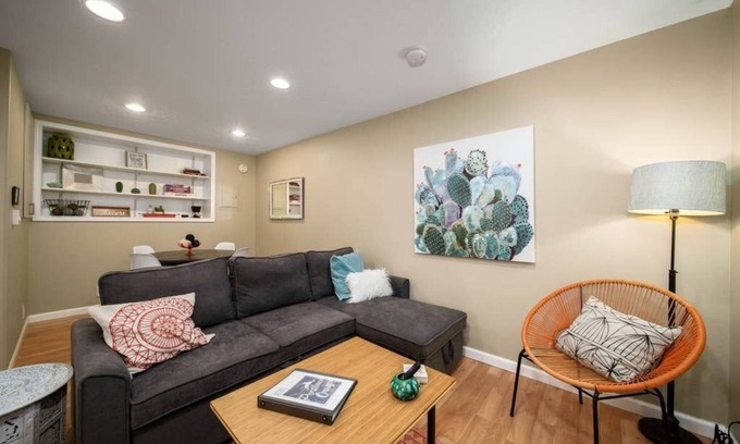 Northwest Portland Apartment | #StayinMyDistrict St Johns Forest Park Retreat