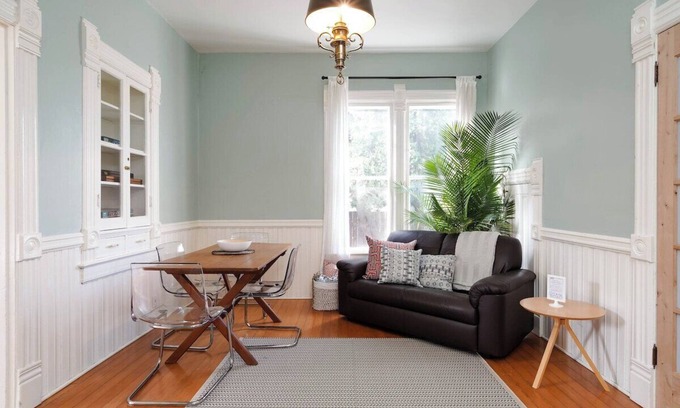 Belmont Apartment | #StayInMyDistrict Sunnyside Vintage Charmer