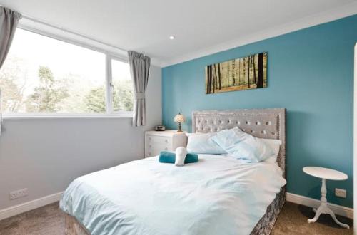 Woking House | StayInWoking at 30 Woodlands