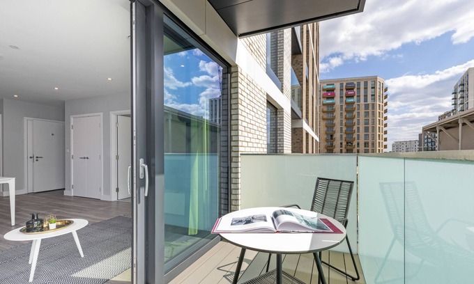 London Borough of Hounslow Apartment | Stayo Kew Gardens